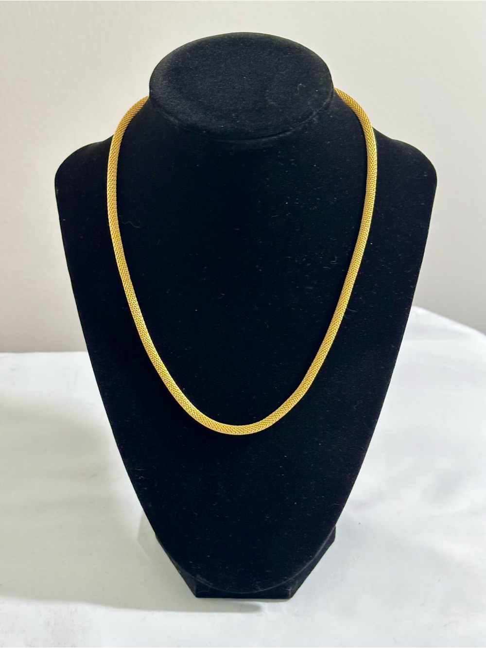 Vintage Gold Tone Rolled Mesh Collar Necklace 16” Liquid Metal Omega Chain